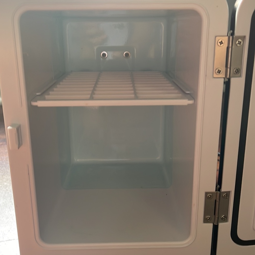 Mini fridge - Picture 5 of 5